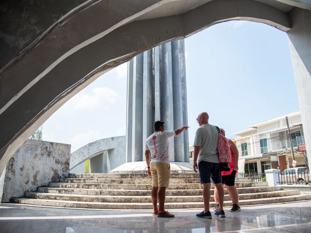 Phuket Highlights Sea Turtle Center, Rafting, Temple Tour